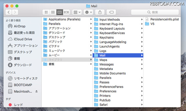 「ライブラリ」フォルダ内の「メール」フォルダーの内容を、新しいMacの同じ場所にコピーする。新しいMacで、[option]キーを押しながらFinderの「移動」メニューをクリックすると「ライブラリ」が表示されて選べるようになる