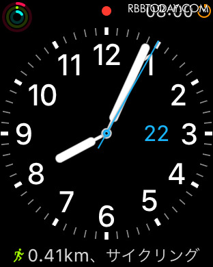 1画面目の設定例。下部には活動量計が、3時の一の内側には日付が、右上にはタイマーのショートカットがそれぞれある。左上は活動量計の結果表示だ